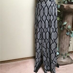 CALESSA wide leg pants in a beautiful black and white pattern, size large